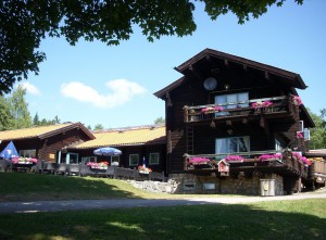 1280px-Lida_friluftsgård_2010i